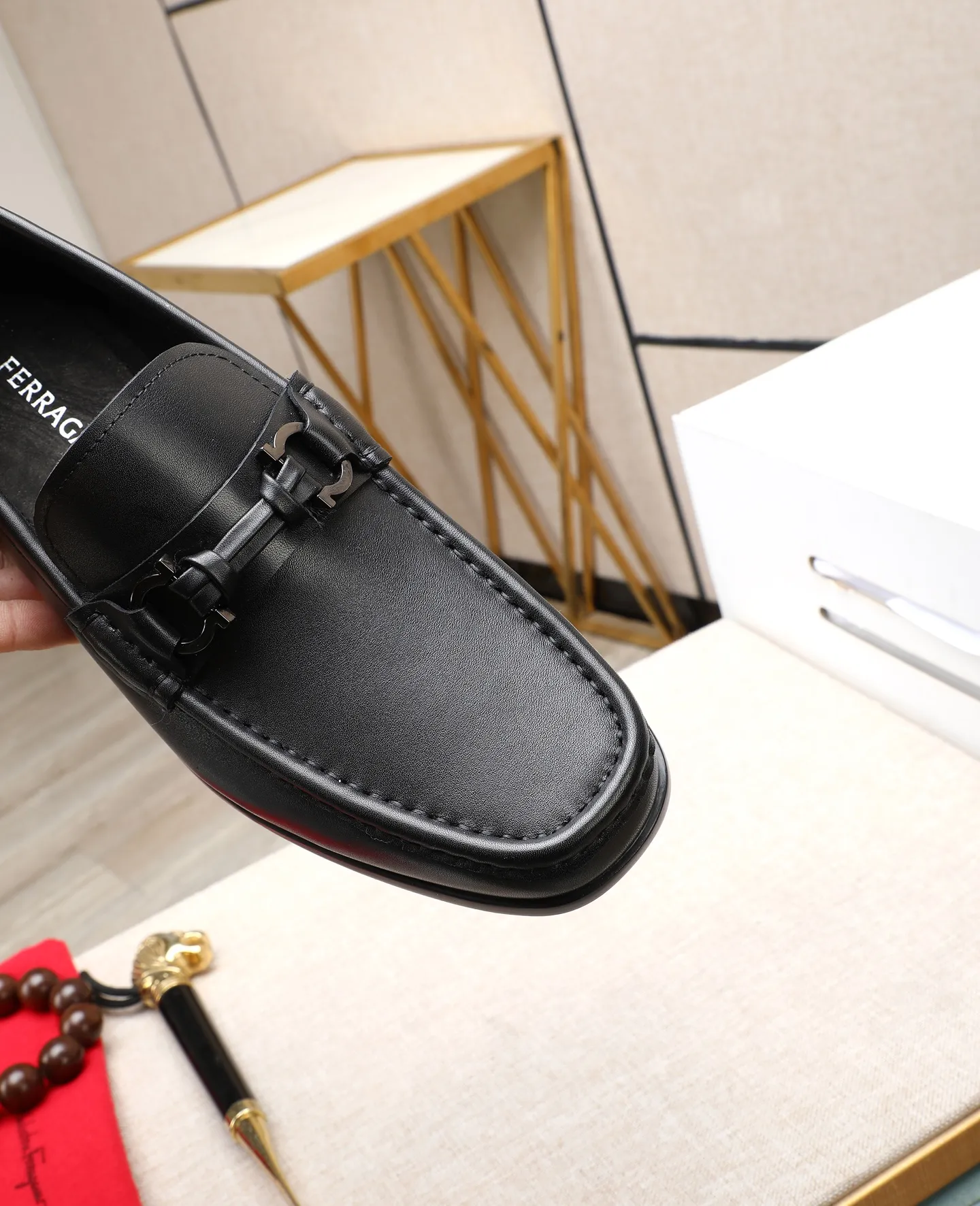 Men's clothing and shoes 💰700📛📛High-end goods! Salvatore Ferragamo is the world's top luxury footwear brand. It comes from Italy, the kingdom of fashion. It is famous all over the world for its traditional handmade design and novel styles... 🚶🏻🚶🏻 Top-quality suit shoes are sold simultaneously at the counter. This style is purely handmade. The fabric is imported Italian calfskin➕soft water-dyed cowhide lining. Specially available with original deep rubber outsole🌀🌀Size: 38➖44